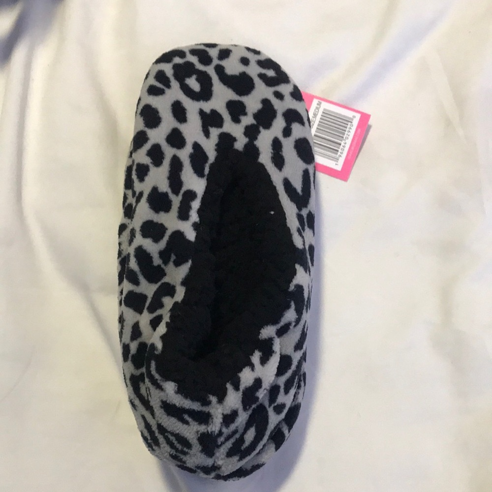 Isaac Mizrahi Leopard Print Slippers